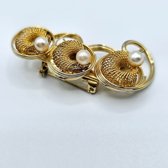 Faux Pearl Brooch Wire Circle Swirl Trio Goldtone Vintage Pin - Picture 3 of 8